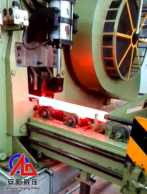 Hot bar shearing machine